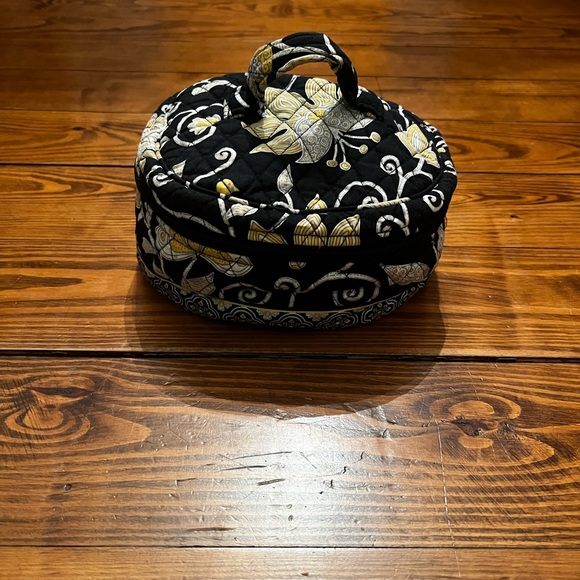 Vera Bradley Yellow Bird pattern 5-item set with hanging bag and more! - Picture 10 of 15